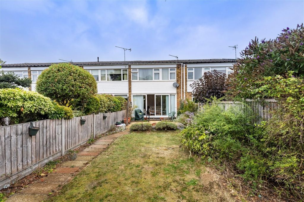 Property photo 3 of 19 17 Highfield Green (21).Jpg