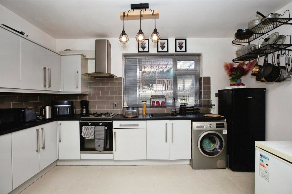 Property photo 3 of 19 Picture No. 26