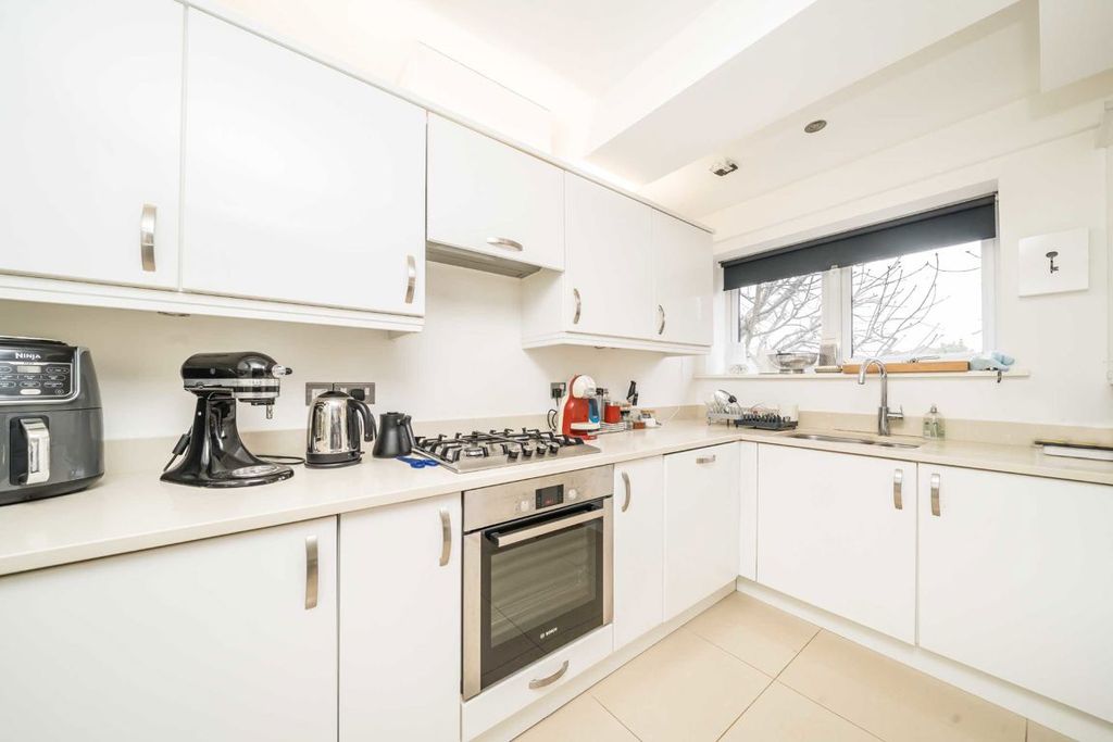 Property photo 3 of 5