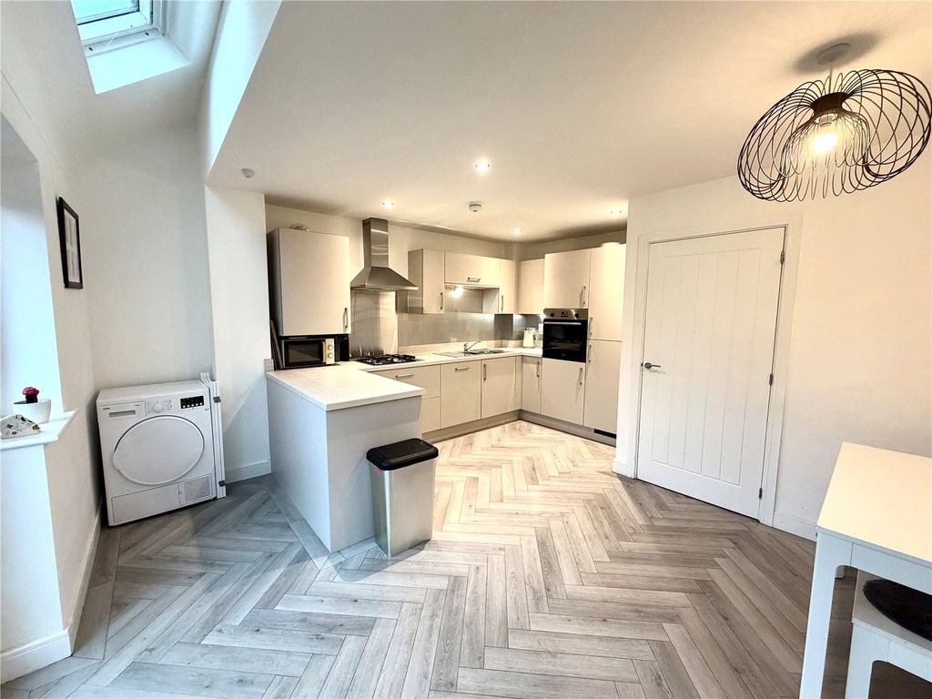 Property photo 3 of 16 Picture No. 12