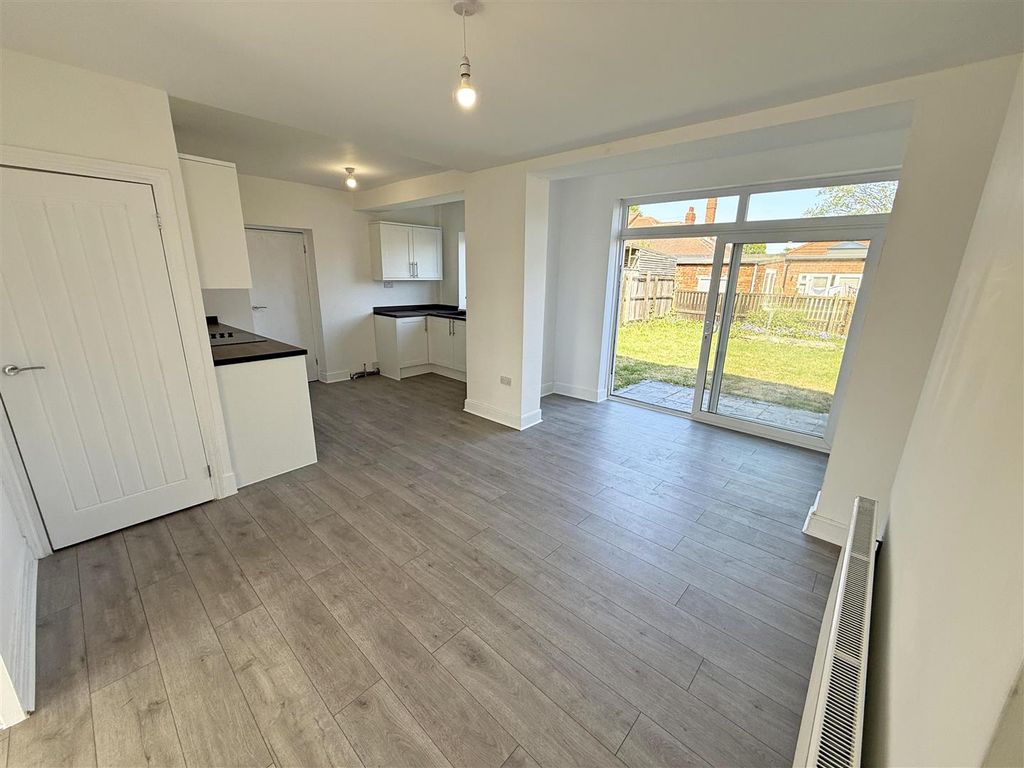 Property photo 3 of 11 Dinning Room Angle 2.Jpg
