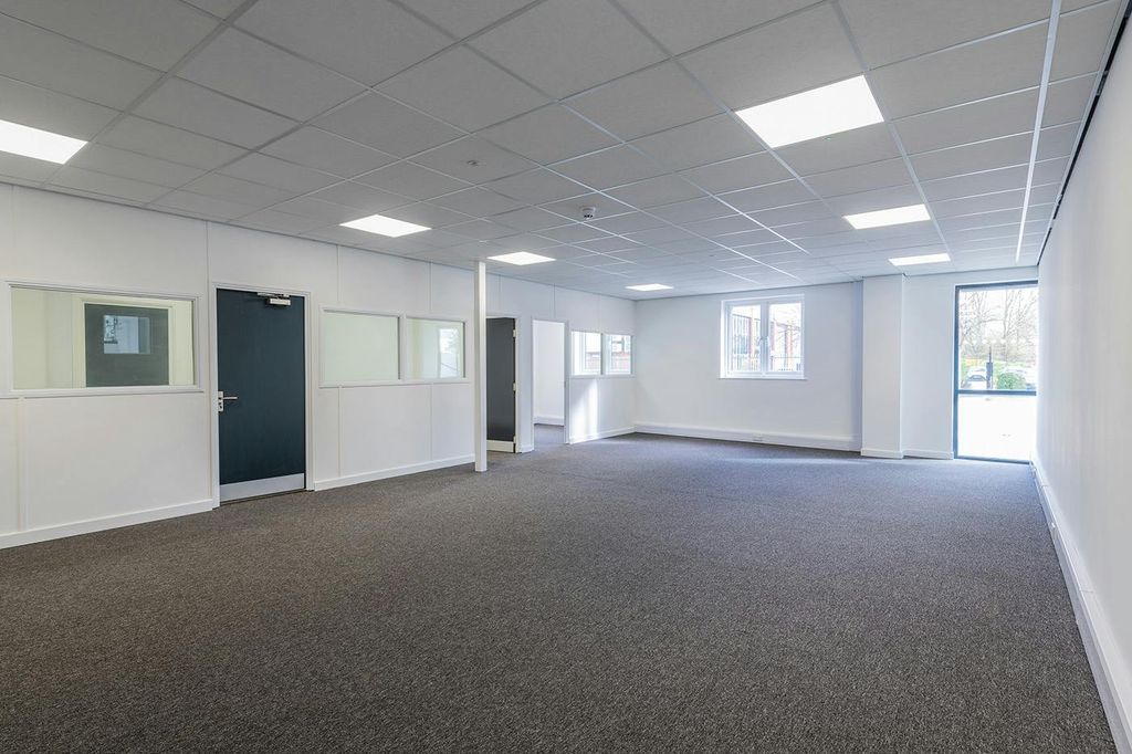 Property photo 3 of 7 Unit 9 Euroway Industrial Estate, Swindon-89.Jpg