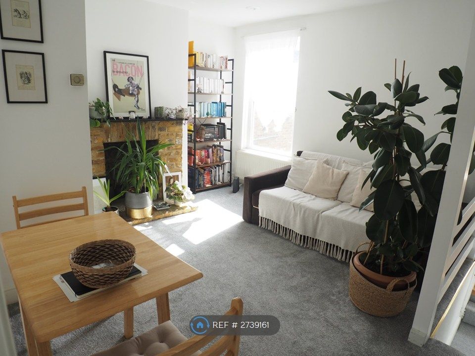 Property photo 1 of 7 Lounge i