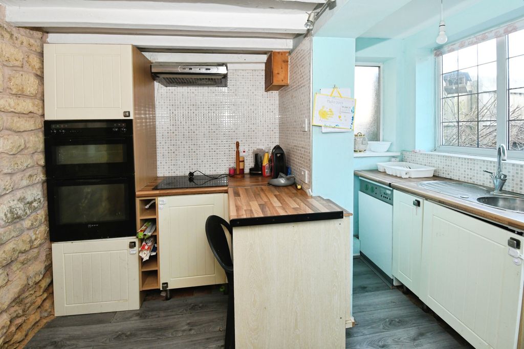Property photo 2 of 8 Kitchen