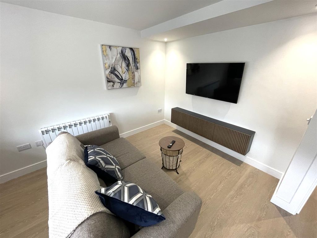 Property photo 3 of 10 Img_5931.Jpg