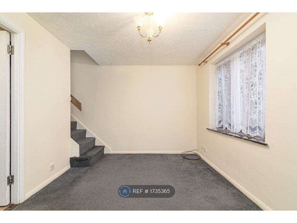 Property photo 2 of 20 Living Room