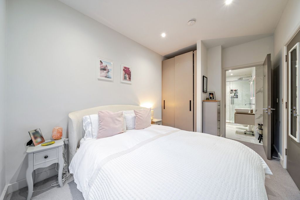 Property photo 3 of 12 1405310-13-6981Ca...