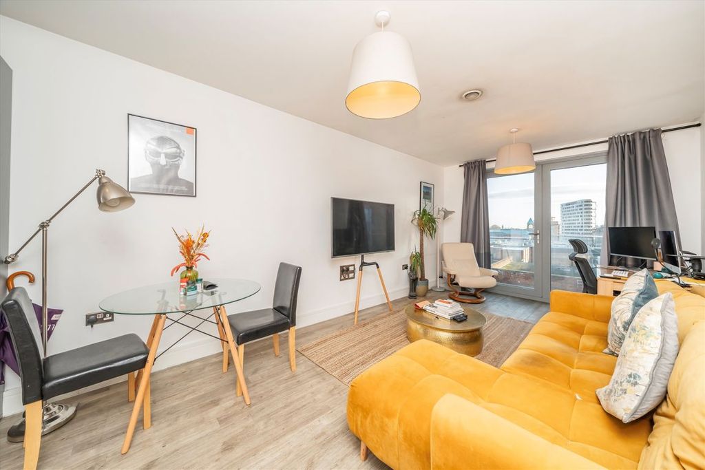 Property photo 1 of 5