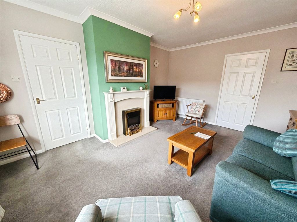 Property photo 3 of 12 Lounge