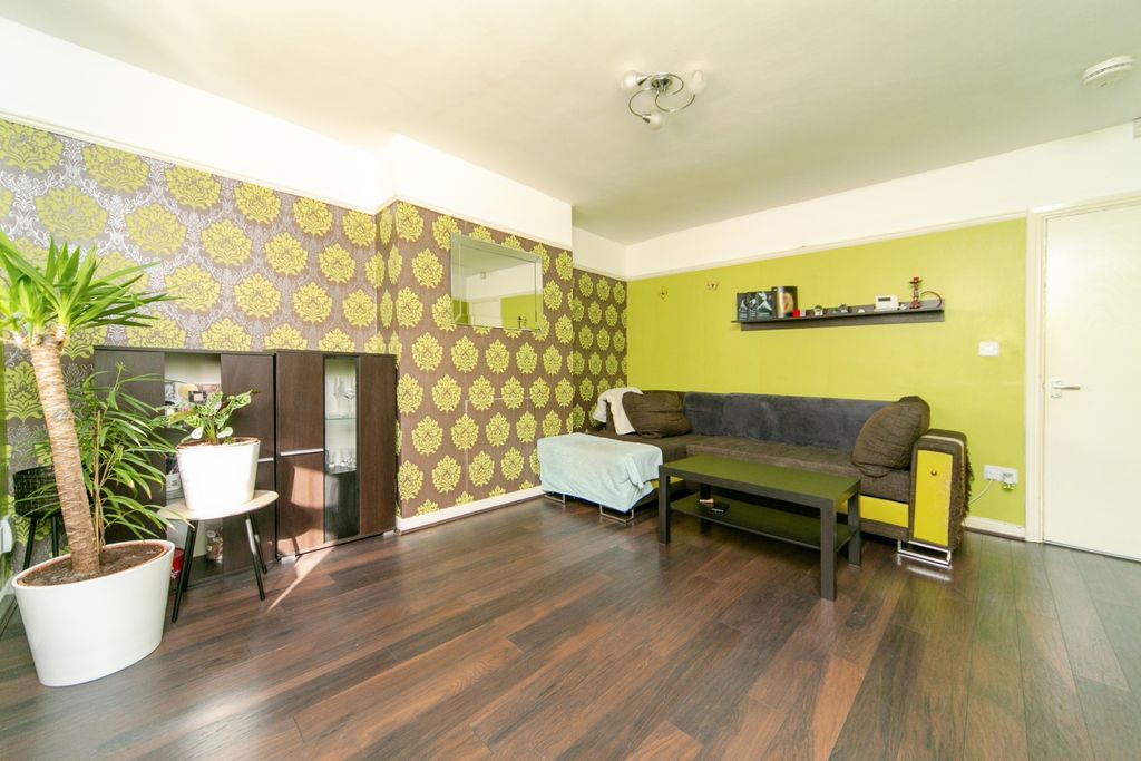 Property photo 2 of 15 Lounge