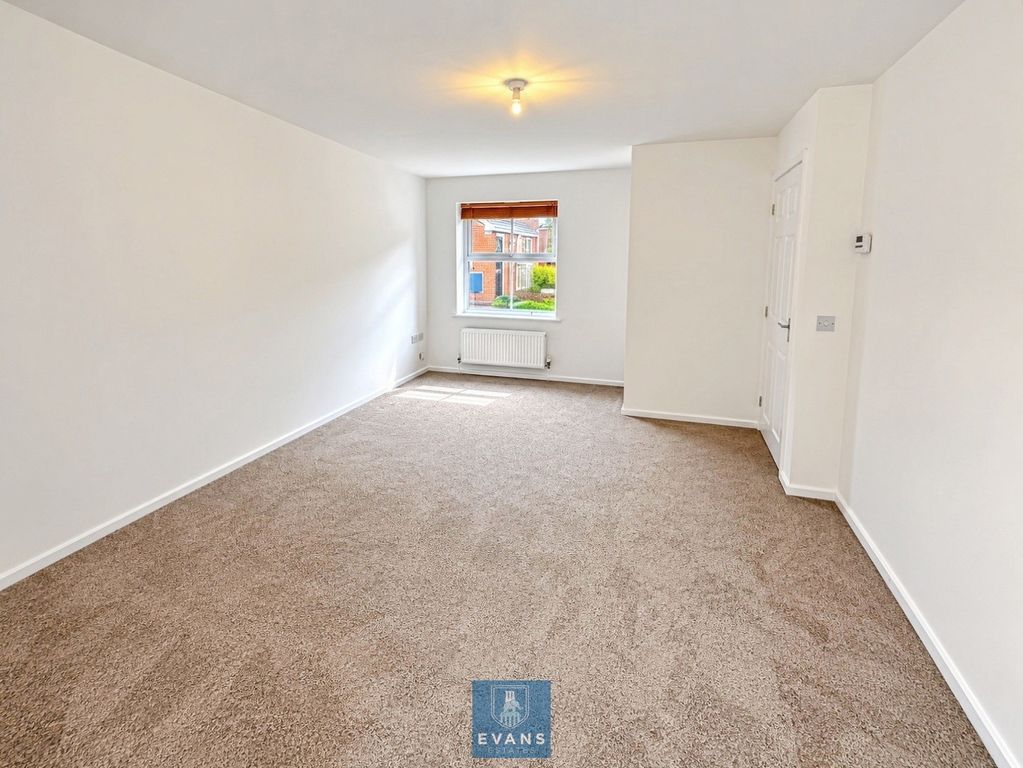 Property photo 3 of 14 Lounge