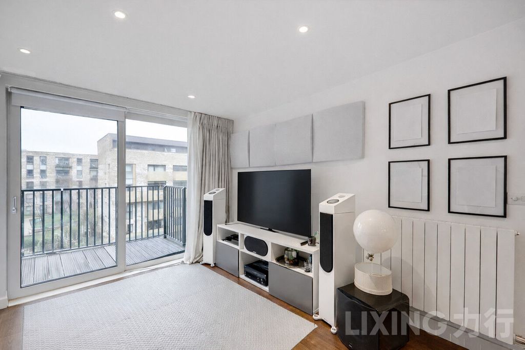 Property photo 2 of 9