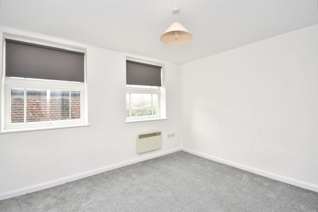 Property photo 2 of 8 Pbox-Img.Jpg