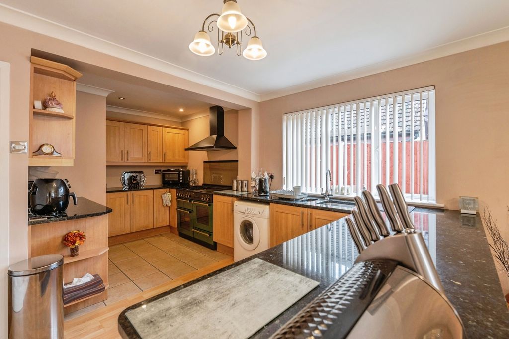 Property photo 2 of 23 Pbox-Img.Jpg