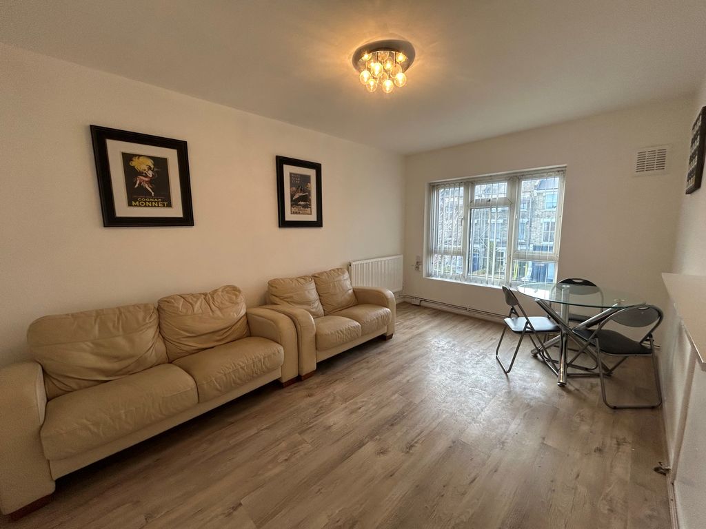 Property photo 1 of 7 Living Room