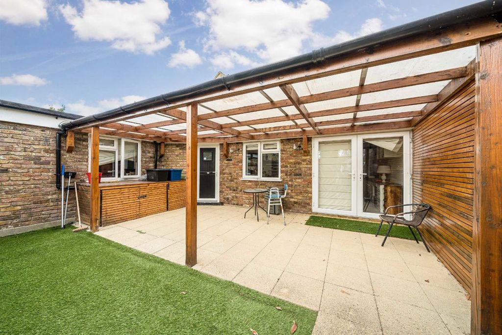 Property photo 1 of 5