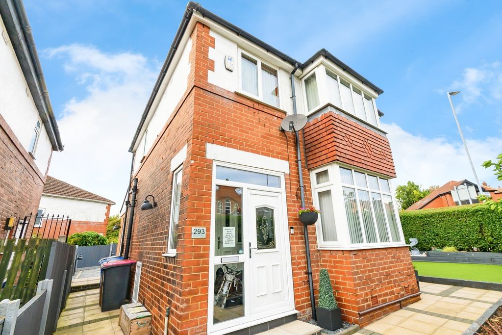 Property photo 2 of 17 Front