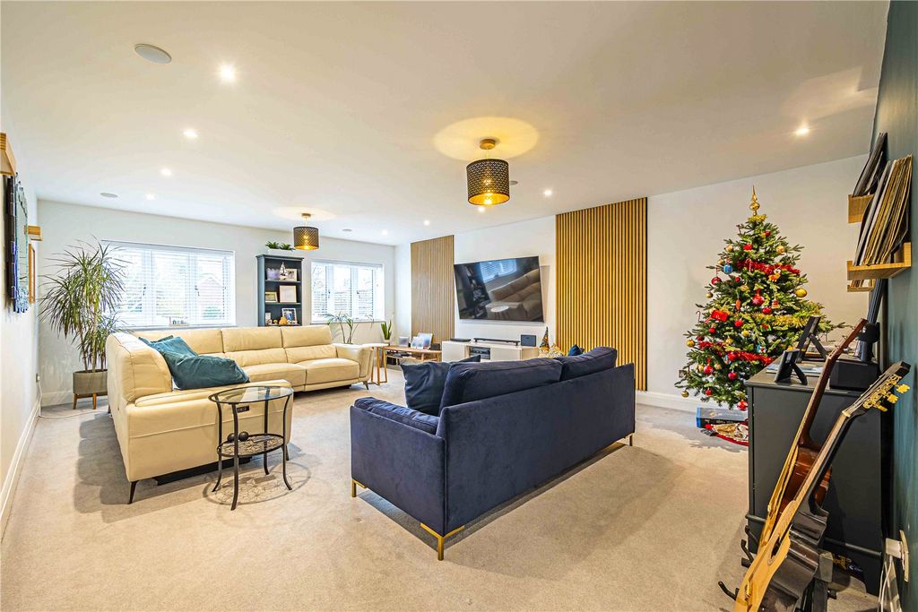 Property photo 2 of 19 Picture No. 31