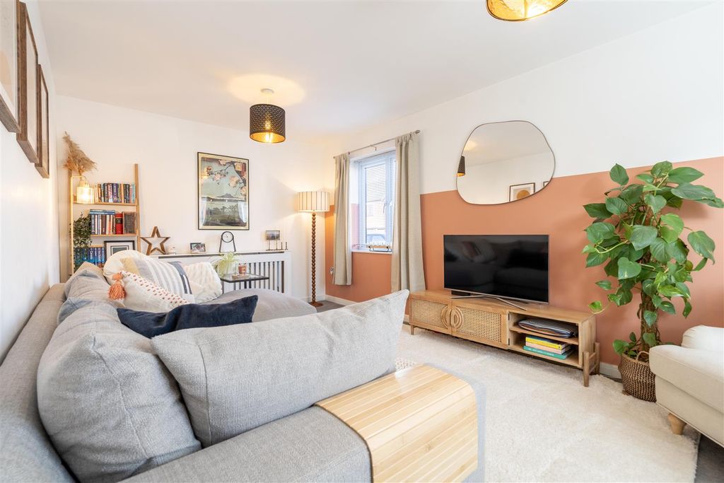 Property photo 2 of 12 Living Room