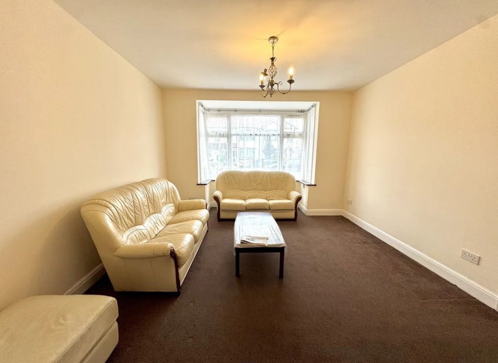 Property photo 2 of 11 Gallery