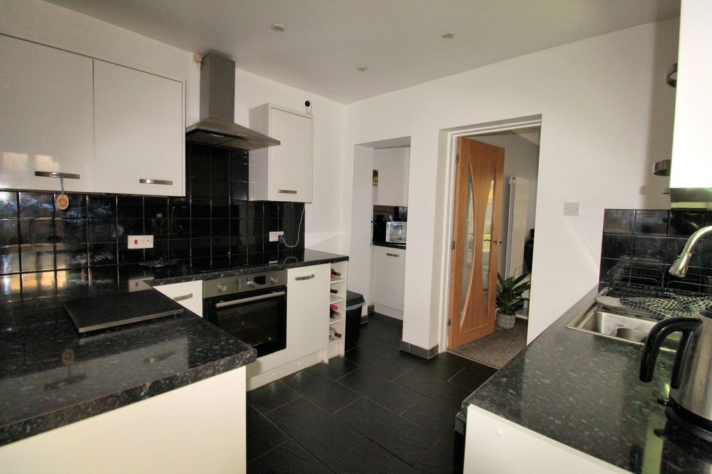 Property photo 3 of 14 Kitchen