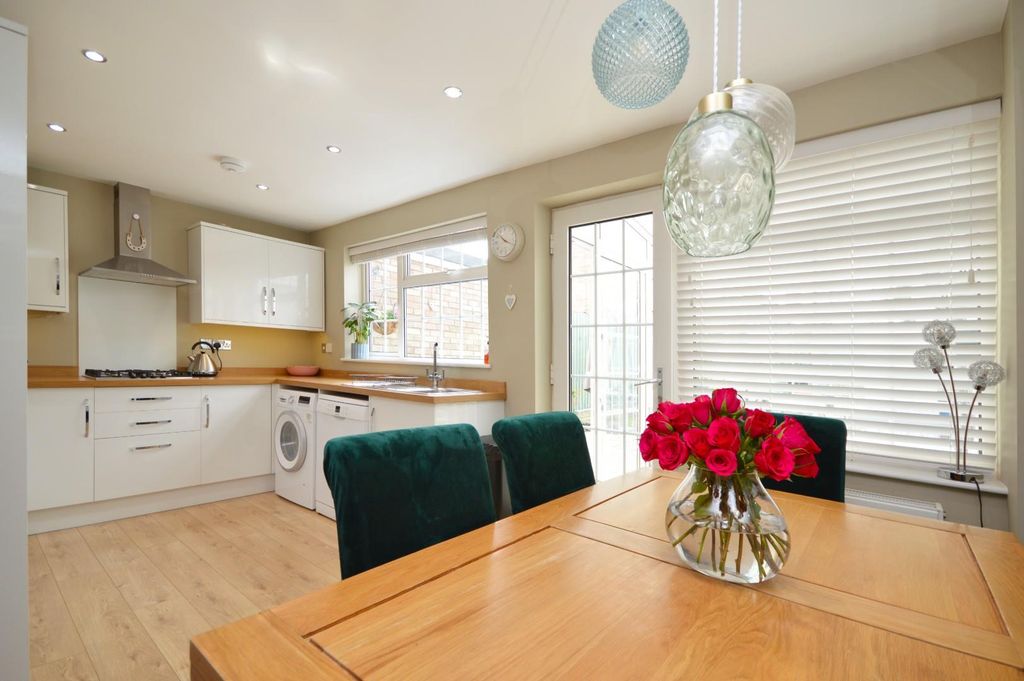 Property photo 3 of 20 Kitchen/Dining Room