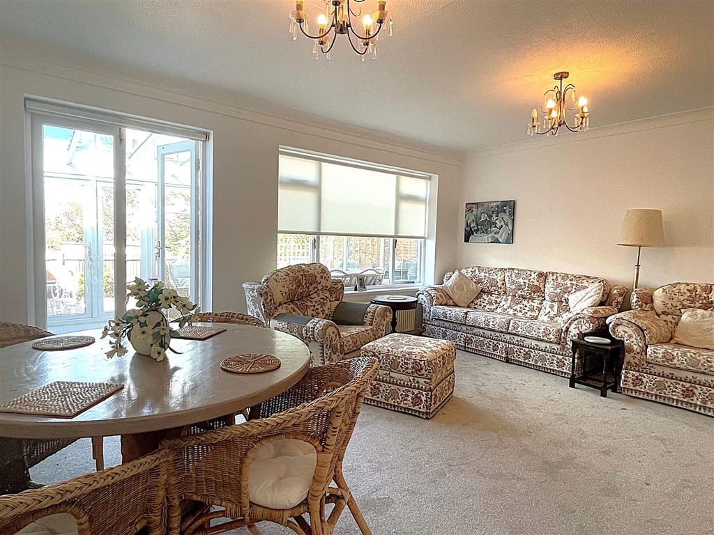 Property photo 2 of 10 Lounge.Jpg