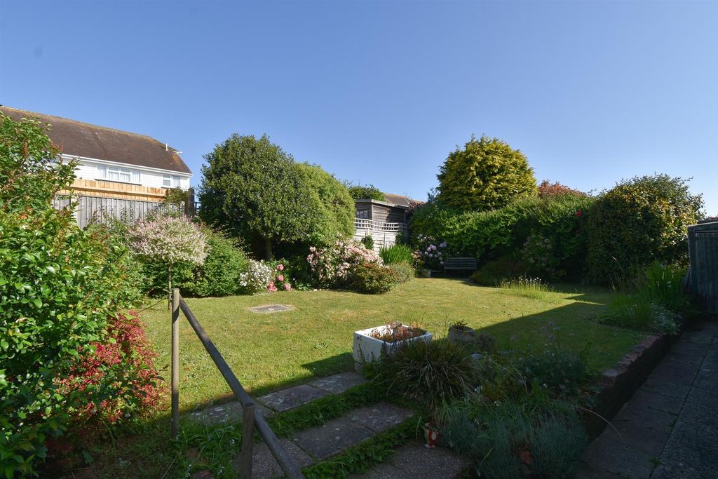 Property photo 3 of 18 Garden