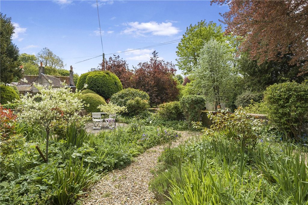 Property photo 2 of 16 Garden