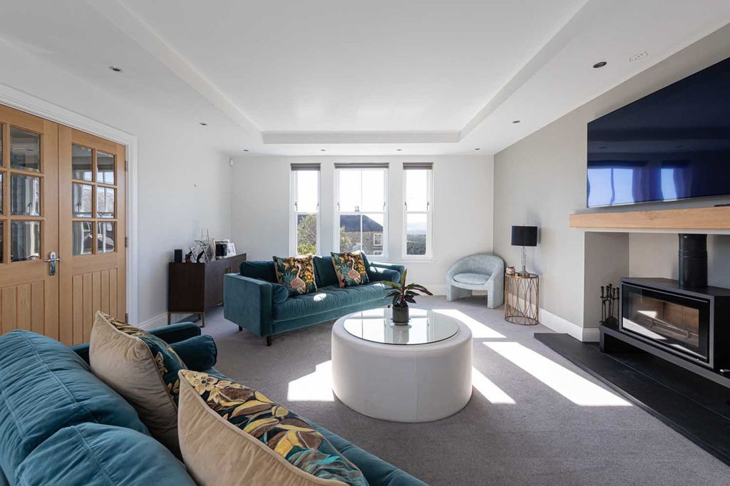 Property photo 3 of 33