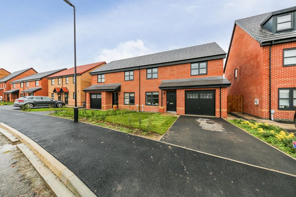 Property photo 1 of 15 External