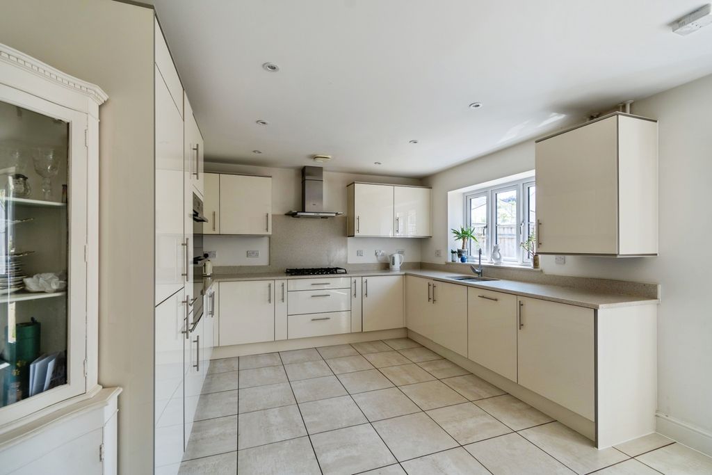 Property photo 2 of 14 Kitchen