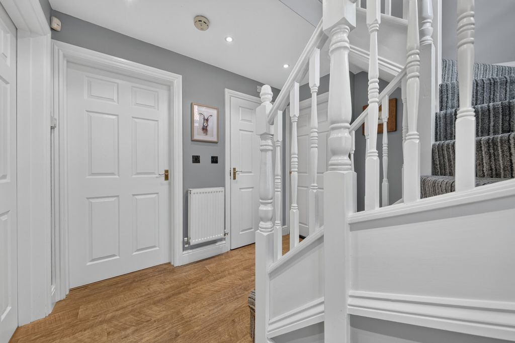 Property photo 3 of 49