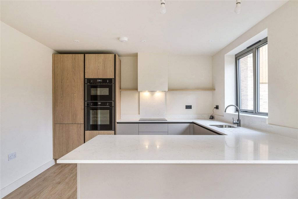 Property photo 2 of 18 Picture No. 17