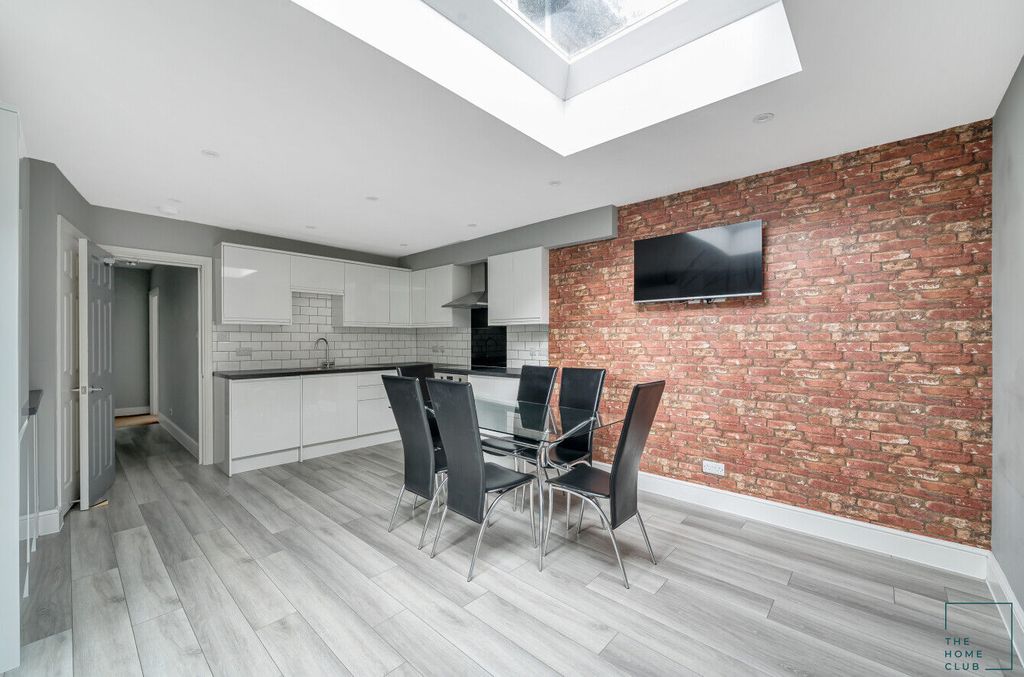 Property photo 2 of 18 3395B6Ed-08B5-4d72-Acc6-5d92Bbb94458