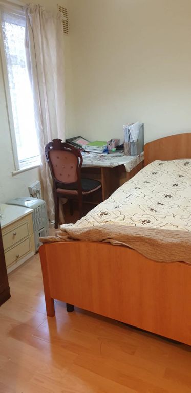 Property photo 1 of 11 Three Bedroom  House Seven King School Catchement Area- Â£2400 Pcm