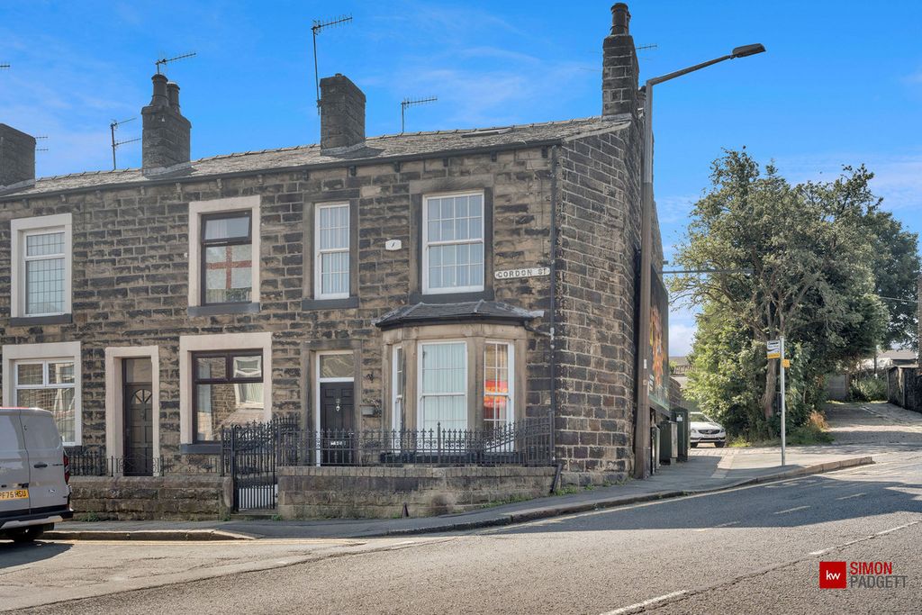 Property photo 1 of 32