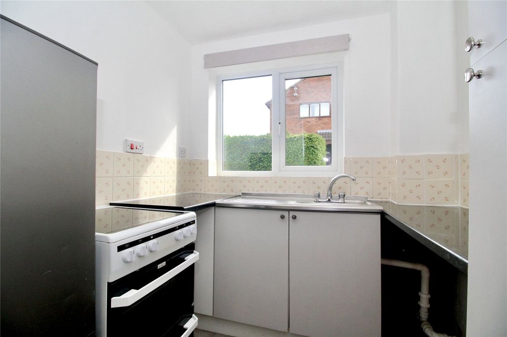 Property photo 2 of 6 Kitchen