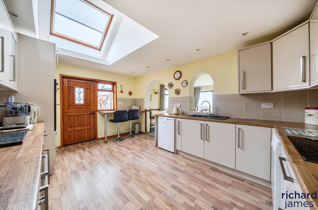 Property photo 2 of 12 19Bc174Efc9F4846B5277B36E96Dd9d0