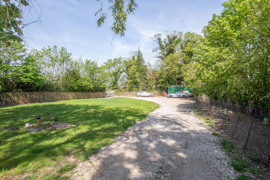 Property photo 2 of 25 Glenarth Villa-19