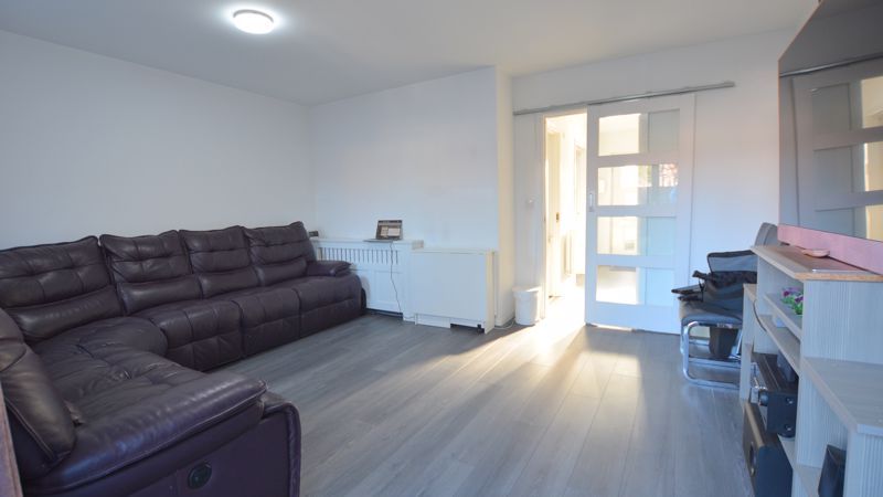 Property photo 3 of 9 Photo 9