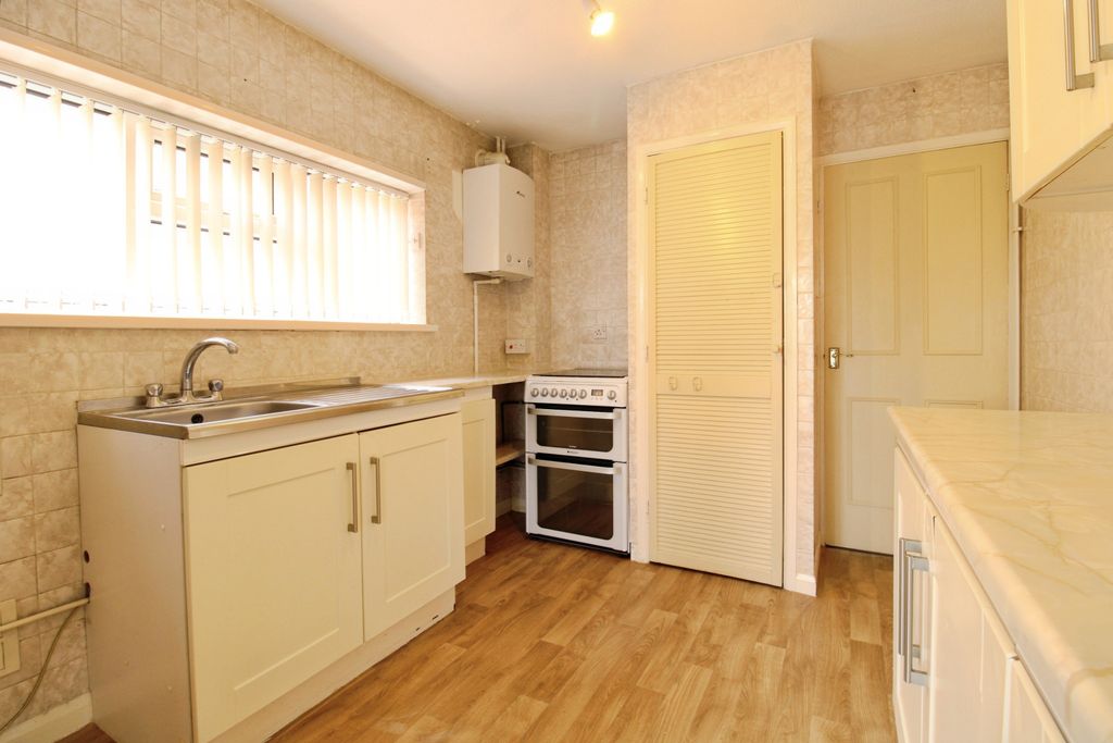 Property photo 3 of 8 Kitchen
