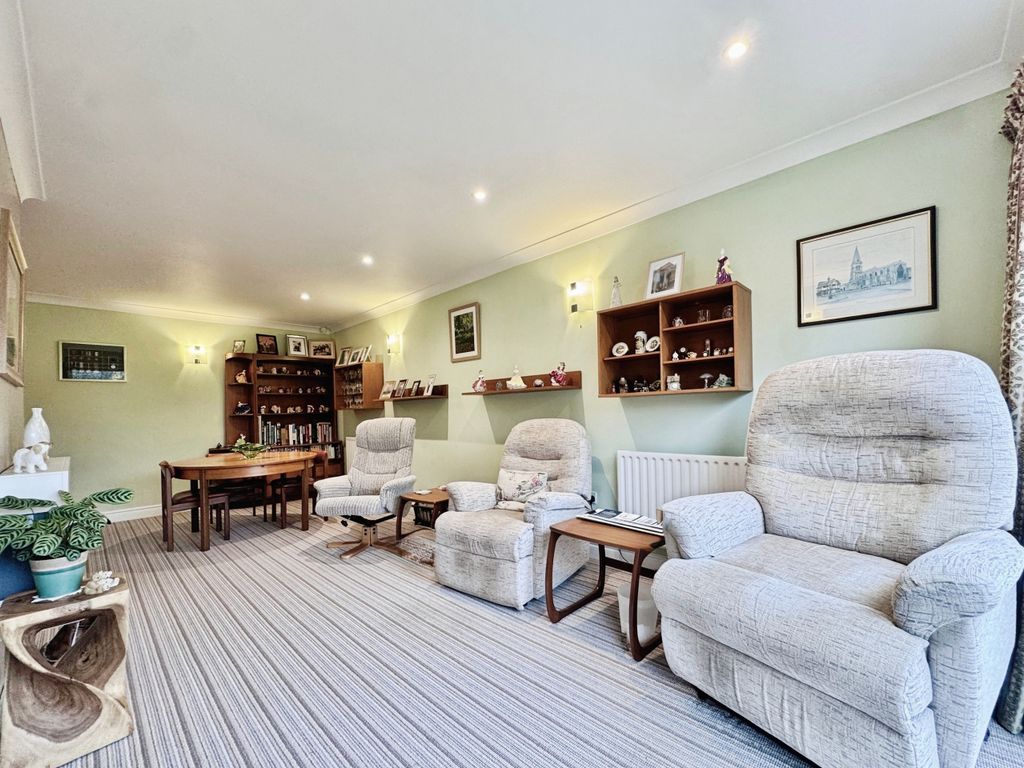 Property photo 3 of 25 Lounge Diner