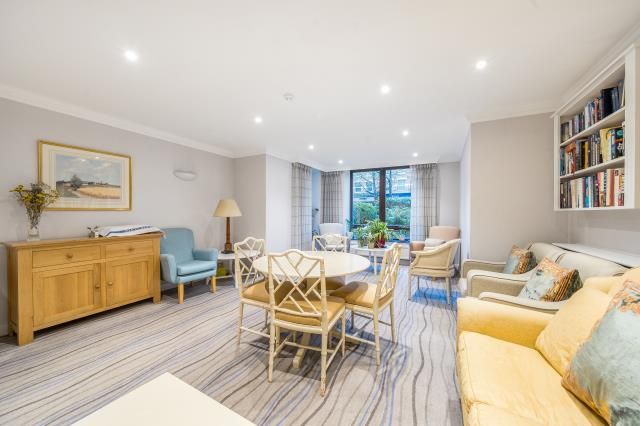 Property photo 1 of 20 Communal Living Room