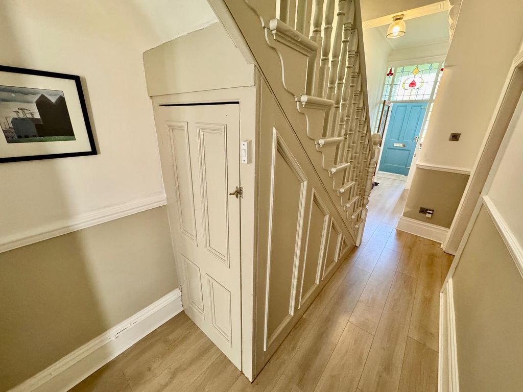 Property photo 2 of 19 Hallway