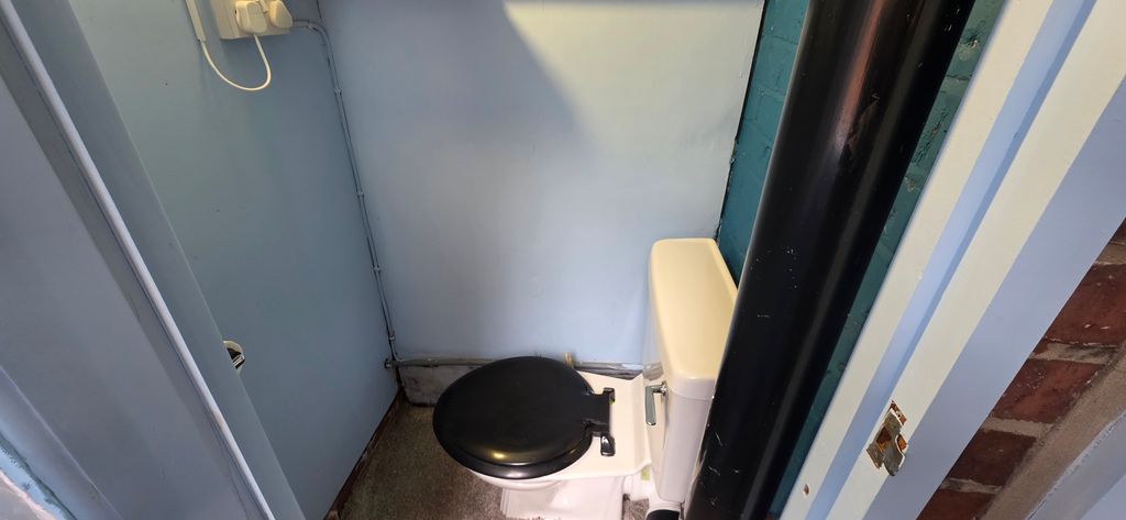 Property photo 3 of 10 Downstairs wc