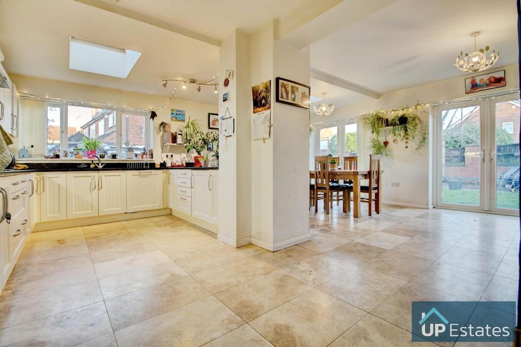 Property photo 2 of 30