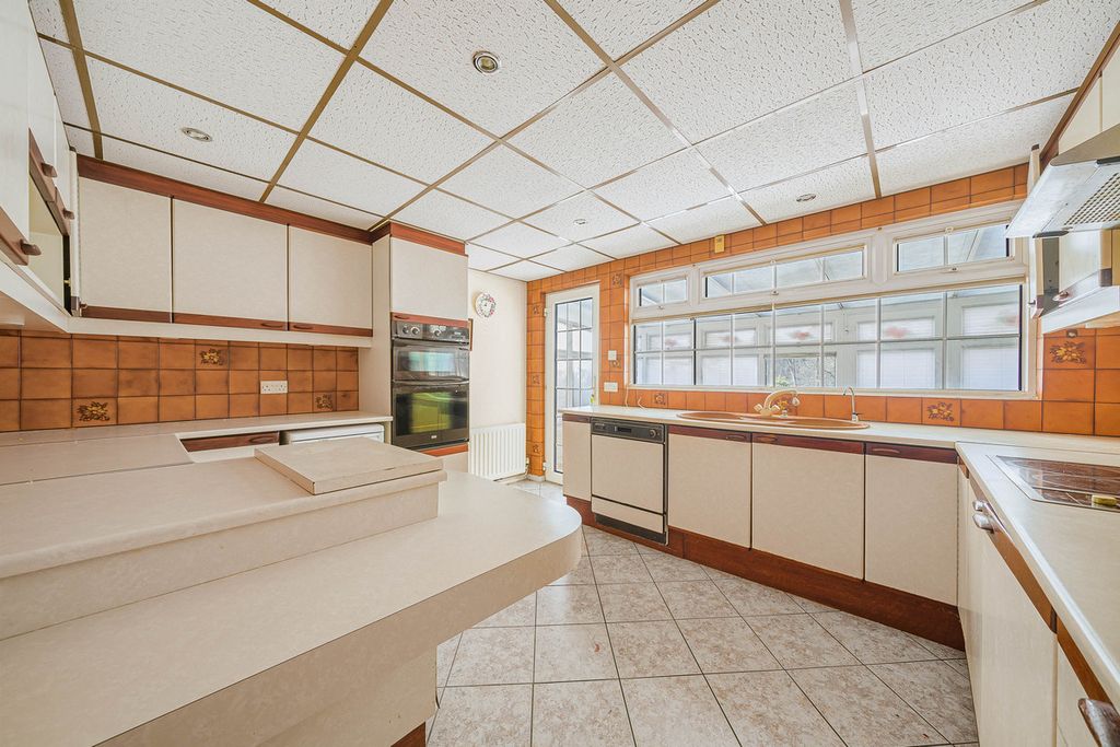 Property photo 3 of 21