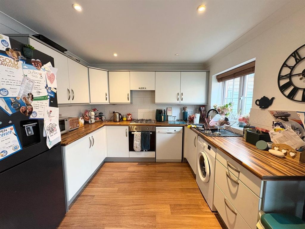 Property photo 2 of 17 Kitchen