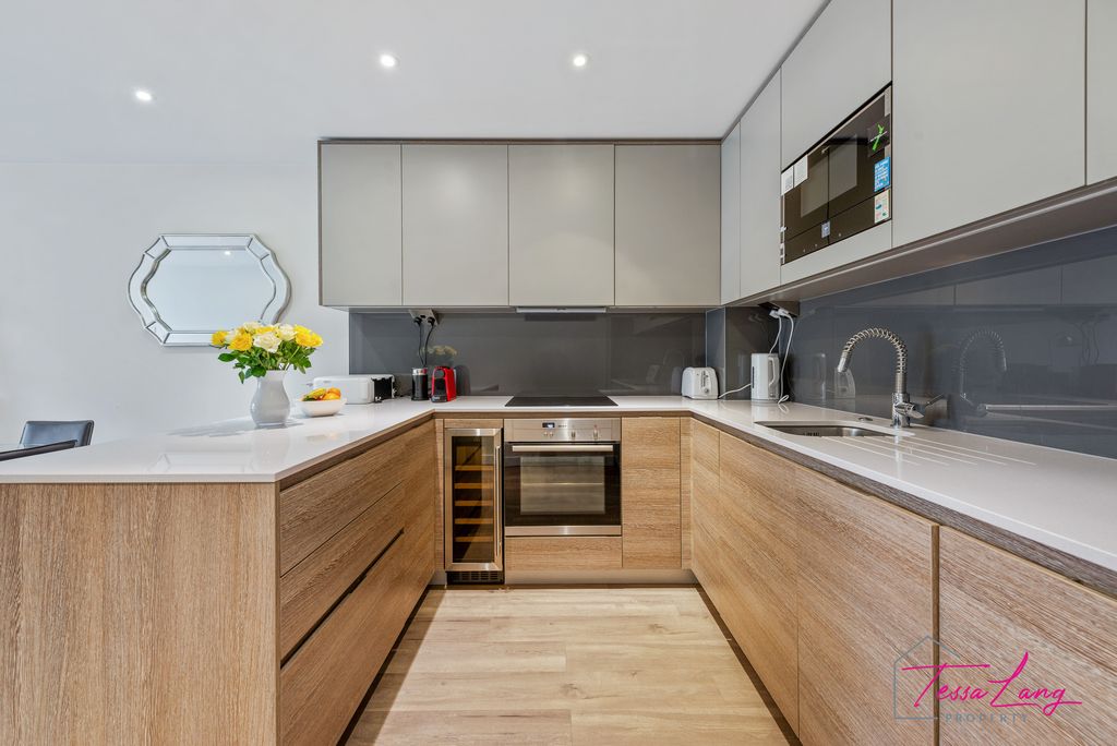 Property photo 3 of 11 Contemporary Kitchen